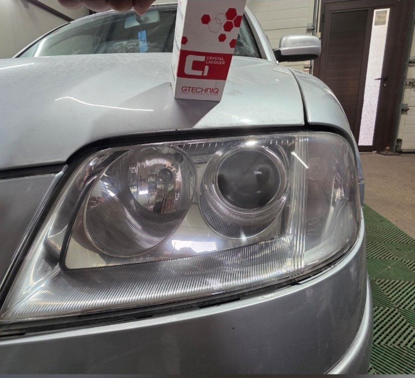 След — VW Passat — Мътен ляв фар