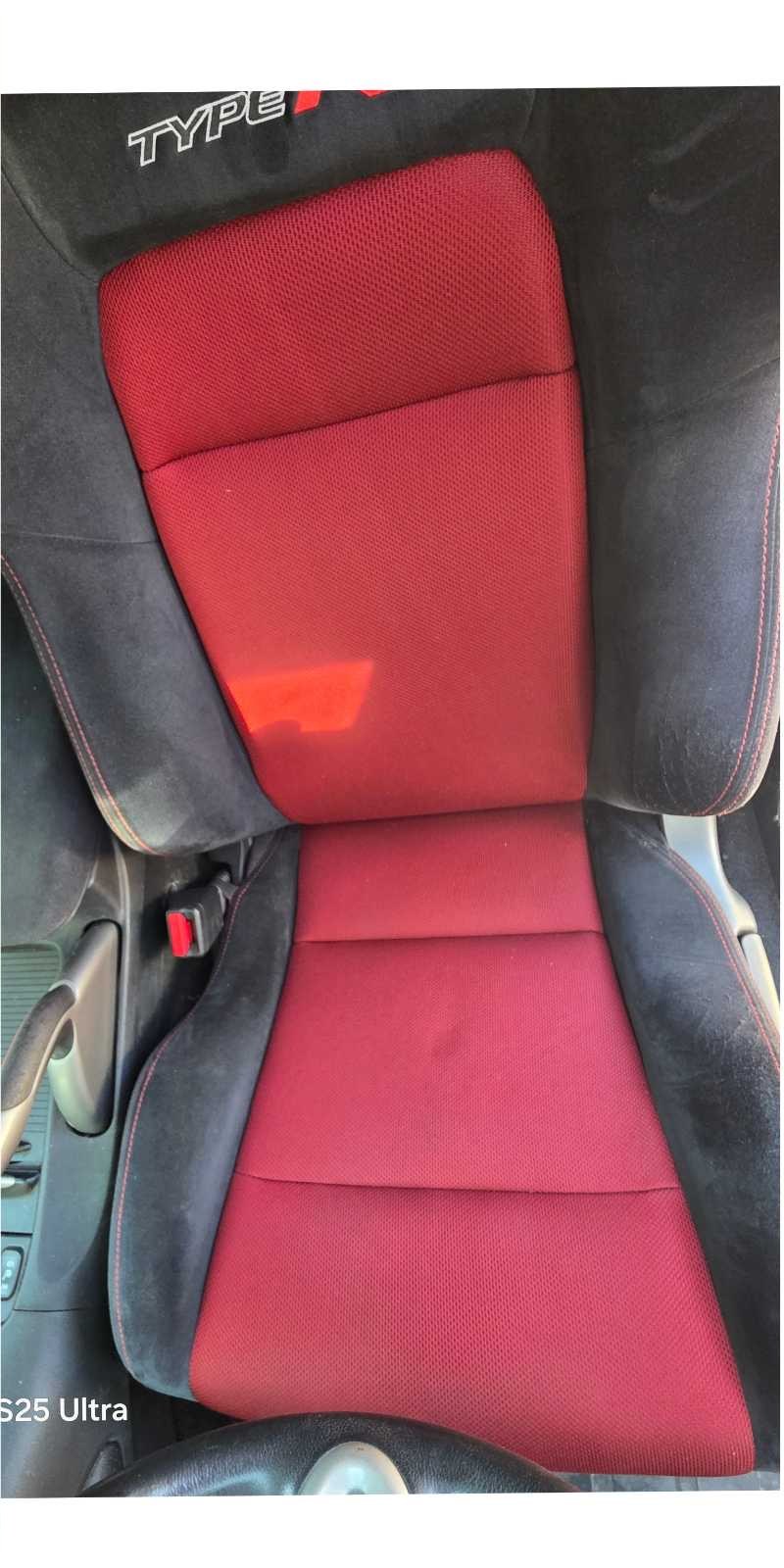 След — Honda Civic Type R — Седалка